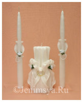Комплект из трех свечей белый.