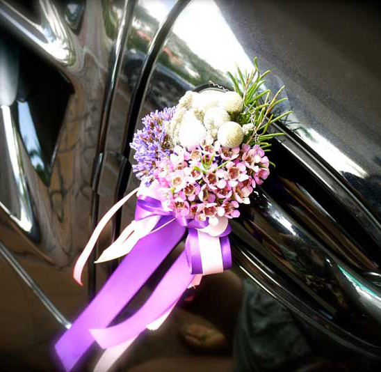 Свадебные банты с цветами на ручки авто