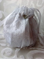 Сумочка для невесты белая в кружеве