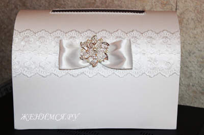 Сундучок на свадьбу для денег с сиреневым декором в атласной ткани фото 04223